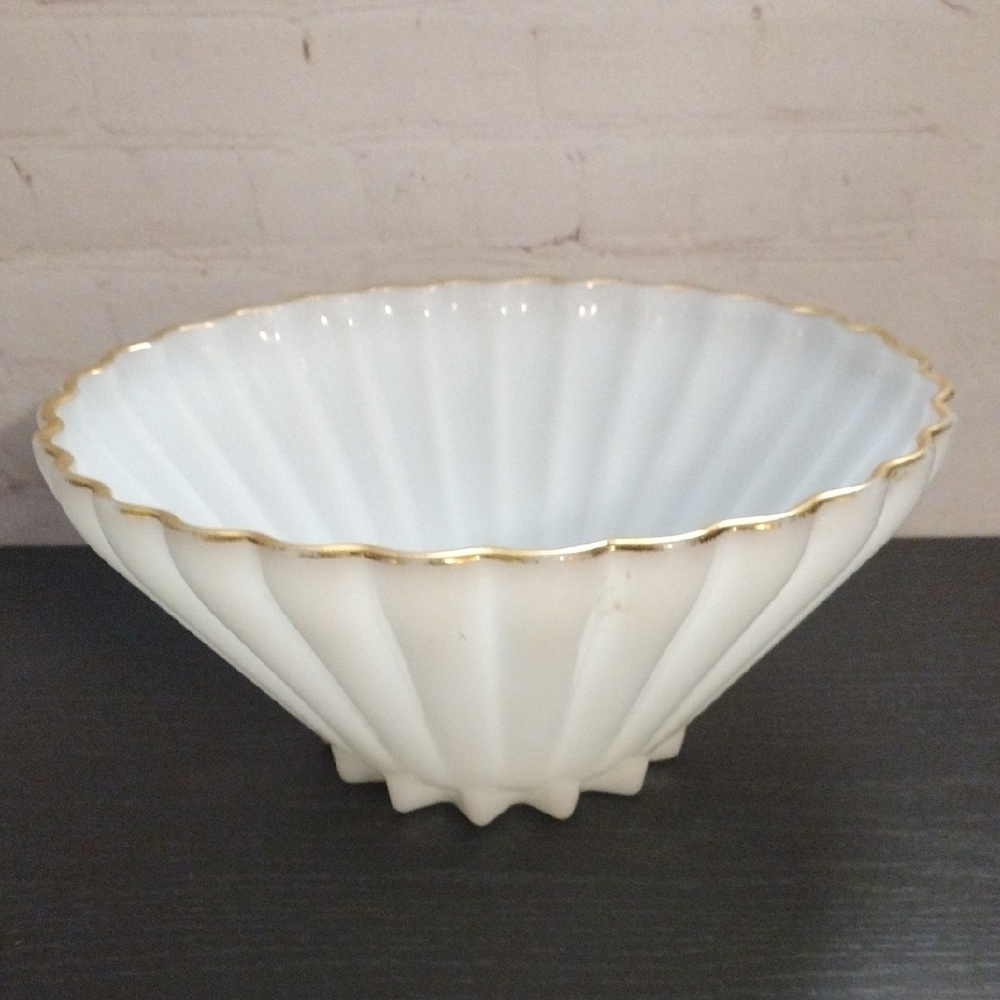 Vintage Anchor Hocking White Milk Glass Shell Centerpiece Bowl Gold Trim